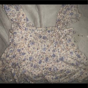 Super cute cropped top from Billabong. Never before worn still has tags on it.